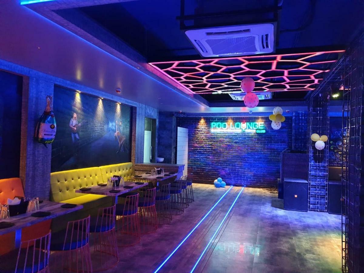 Virat Ambe Sports Club Hotel Ulhāsnagar Esterno foto
