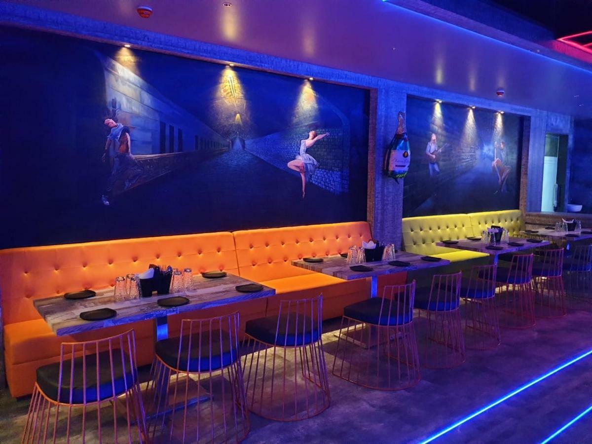 Virat Ambe Sports Club Hotel Ulhāsnagar Esterno foto