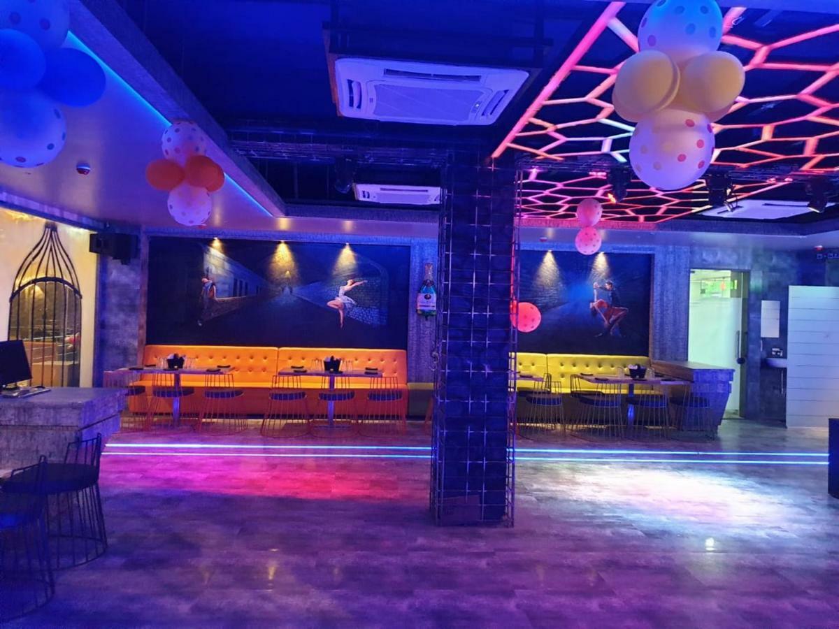 Virat Ambe Sports Club Hotel Ulhāsnagar Esterno foto